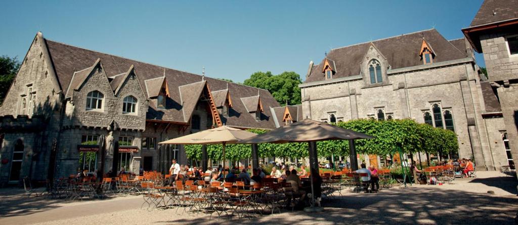 Au Fond Du Jardin Hotel Profondeville Buitenkant foto